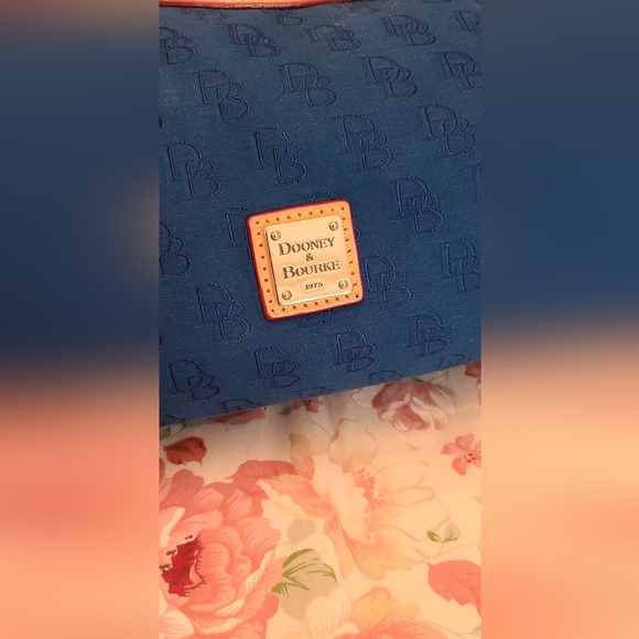 Dooney & Bourke - Picture 2 of 6